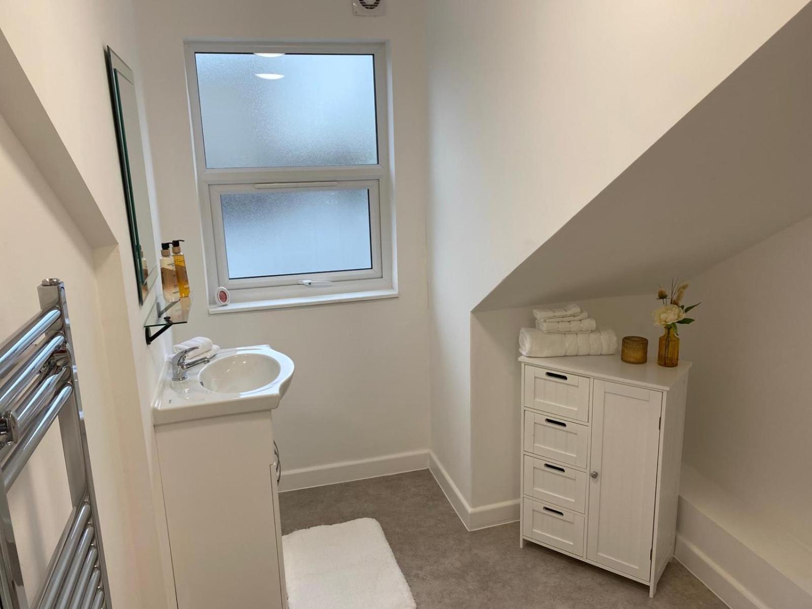 Stylish Apartment In Watford Экстерьер фото