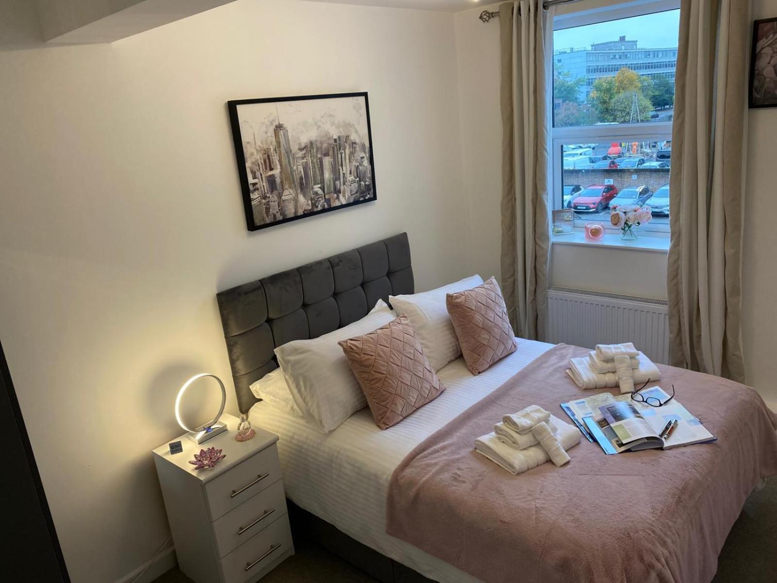 Stylish Apartment In Watford Уотфорд Экстерьер фото