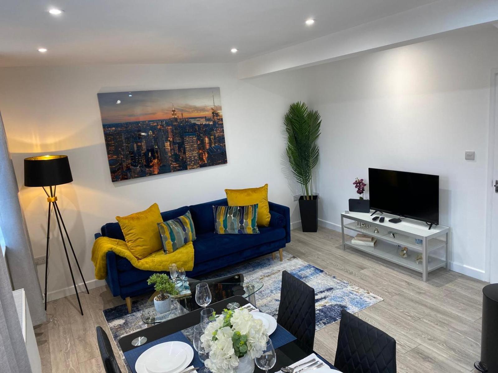 Stylish Apartment In Watford Уотфорд Экстерьер фото